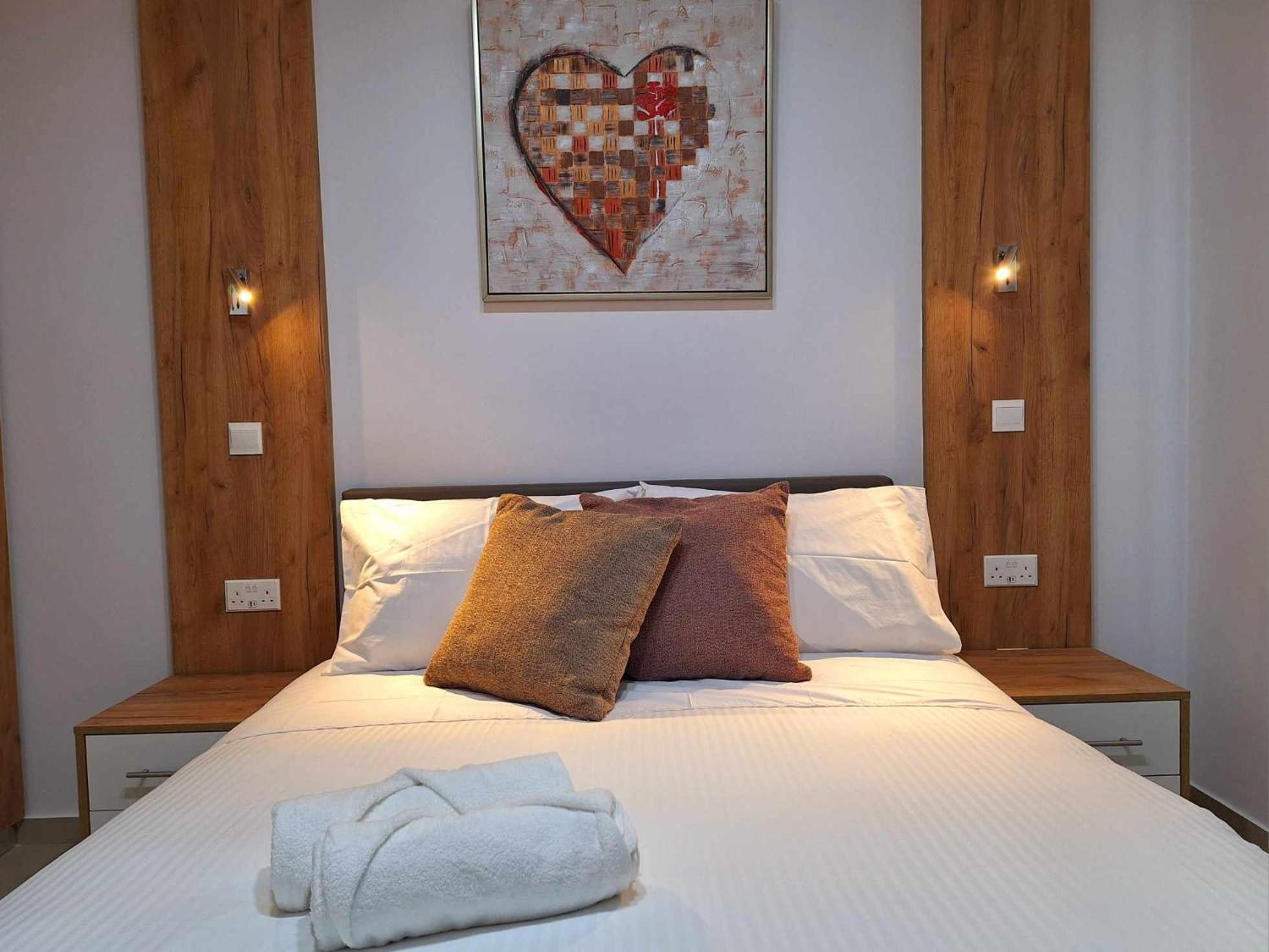 Stylish Apt Kato Paphos Close To Beach & Vibrant Harbor Life Exterior foto